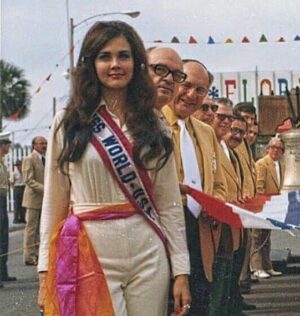 Lynda Carter Instagram - The male gaze…