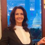 Lynda Carter Instagram - Reading is one of life’s greatest joys, which is why I was so excited to celebrate another successful National Book Festival. In the background you can see our nation’s Capitol, with the beautiful and iconic @librarycongress ceiling reflected in the window. 📚 Library of Congress