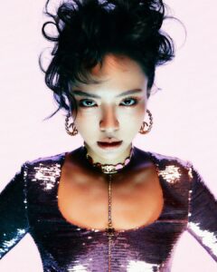 Lynn Lim Instagram - “能够去爱自己，我认为这很重要。” #CittaBellaCover 12月封面人物 ART DIRECTION & STYLING : @colinsim PHOTOGRAPHY: @birdycantfly MAKEUP: @plikamakeup HAIRDO: @juuu.ko ALL OUTFITS FROM @chanelofficial @chanelofficial #chanelcruise #CittaBellaMalaysia