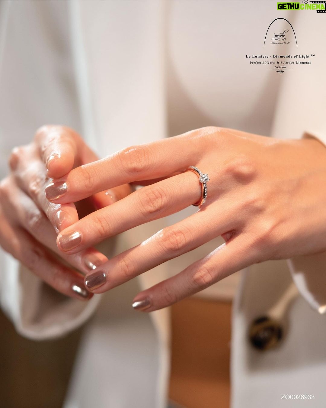 Lynn Lim Instagram - May your holidays glisten with the tender brilliance of Le Lumiere’s embrace. May each jewellery piece, a star in its own right, illuminate your souls and hearts alike. #LeLumiere #DiamondsofLight #LoveLightLuxury #Christmas