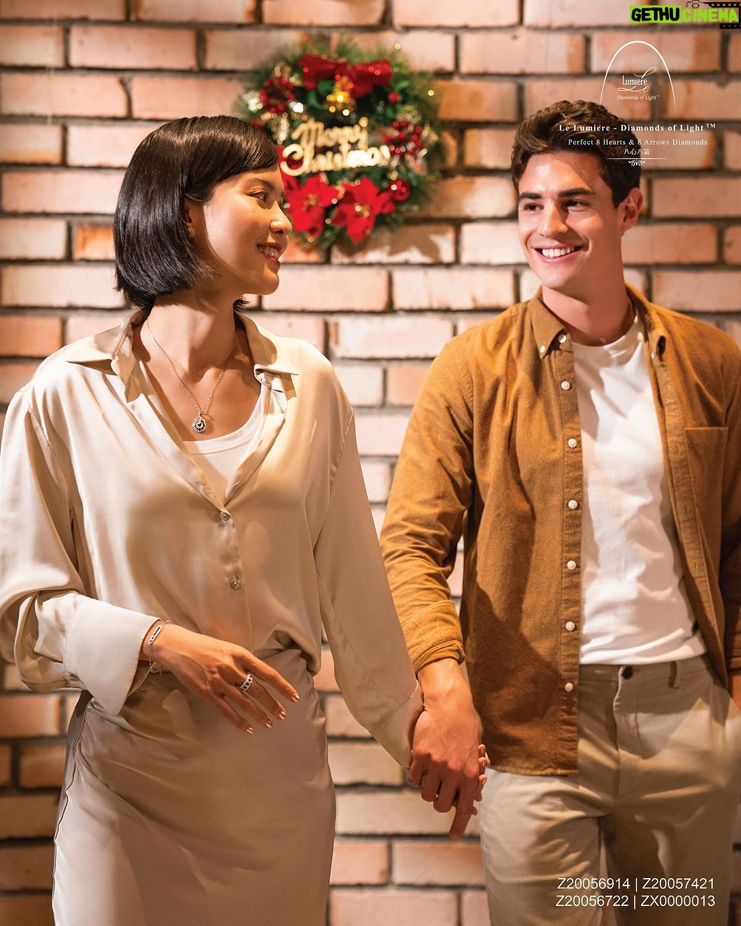 Lynn Lim Instagram - May your holidays glisten with the tender brilliance of Le Lumiere’s embrace. May each jewellery piece, a star in its own right, illuminate your souls and hearts alike. #LeLumiere #DiamondsofLight #LoveLightLuxury #Christmas