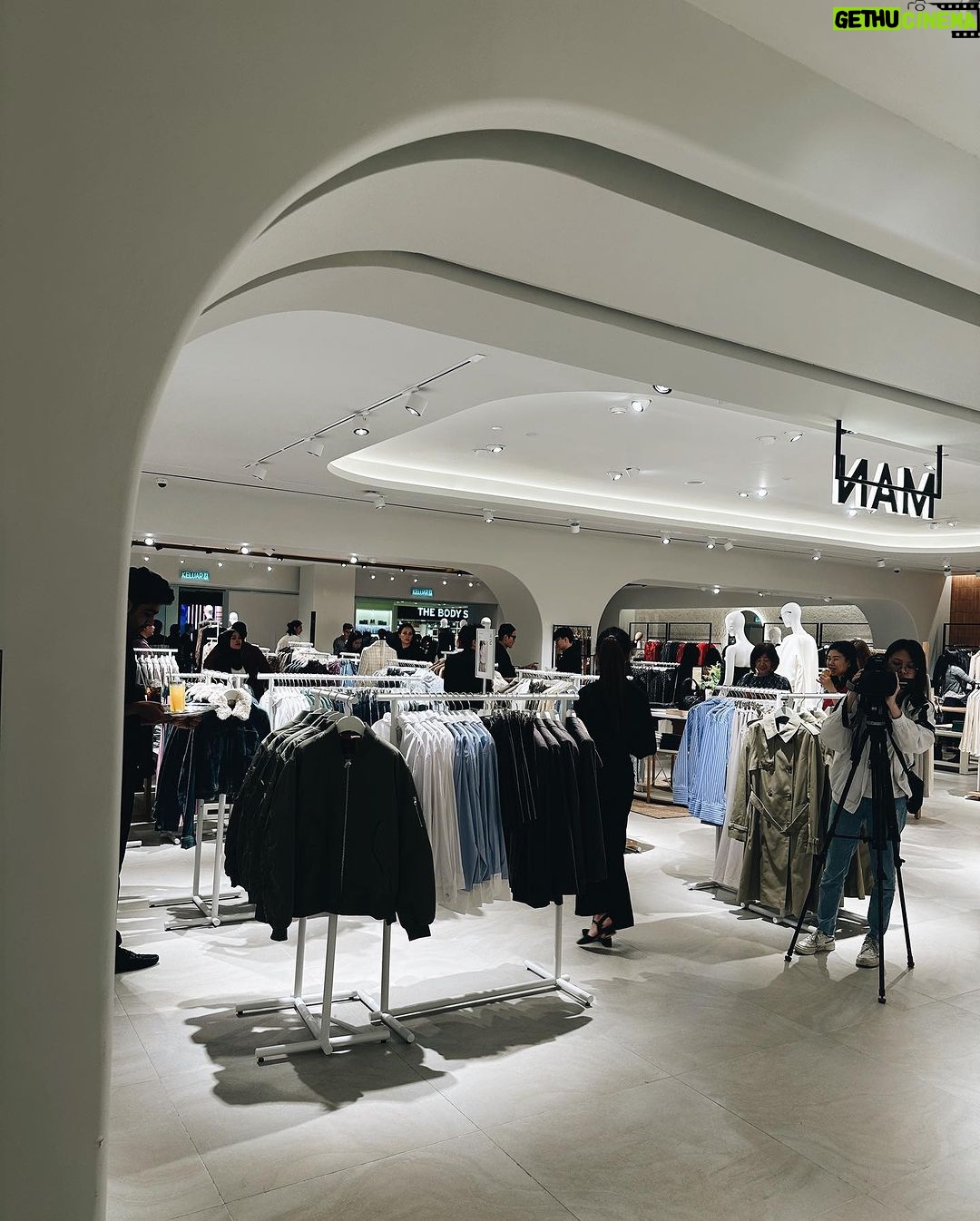Lynn Lim Instagram - Captivated by the materials used in the latest flagship store of @mango in Mid Valley. Mid Valley Mall