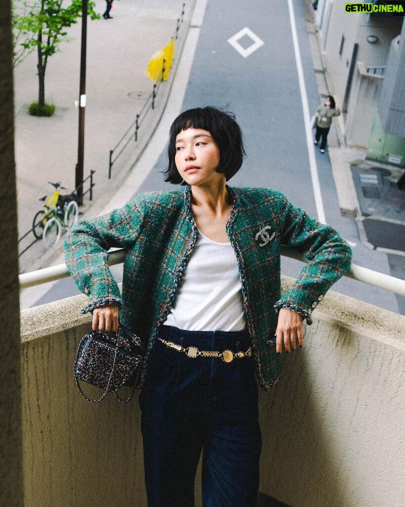 Lynn Lim Instagram - 古老与现代的建筑相互映衬，如同时间的扭曲，让我在这个城市中找到了平衡和宁静。 @chanelofficial #CHANELMetiersdArt #CHANELinTokyo Tokyo, Japan