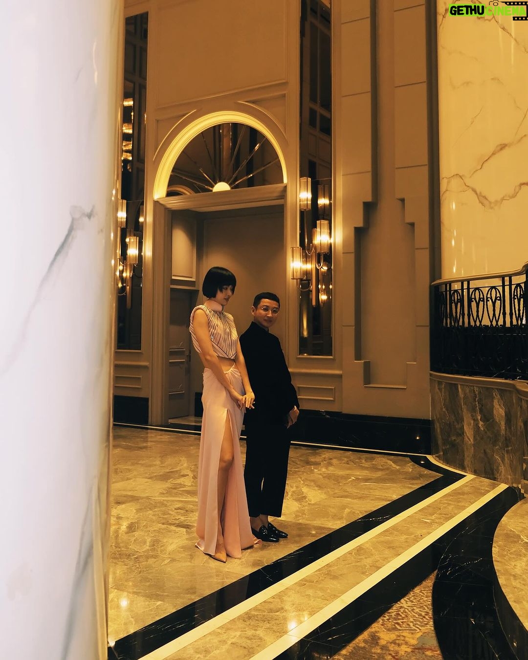 Lynn Lim Instagram - 品 聚 共醉欢歌笑语间 龙年要更好! Thank you for having me @pinprestigemalaysia 🐉 in @officialyuleza styling @bycolinofficial hair @shawncutlergroup @mavisang_sc makeup @plikamakeup @crystal___1027 @DiscoverHongKong @jacobscreekwine @JWMarriottKL @martellofficial @RoyalSalute @Sulwhasoo.Malaysia #PINPrestigeMalaysia #DiscoverHongKong #HelloHongKong #JacobsCreekMy #JWMarriottKL #MartellMy #MyMumm #MummMarlboroughMY #RoyalSaluteMY #SulwhasooMalaysia