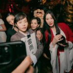 Lynn Lim Instagram – 痛嚟讲呢，根据俄国戏剧理论大师史坦尼斯拉夫斯基的说法。应该系由外到内，再由内去返外的。

#bycolincny2024 香港电影，送你尹天仇 @colinsim 🫶🏼
谢谢你每年让我们玩癫。

#其实我是一个演员 #努力 #奋斗