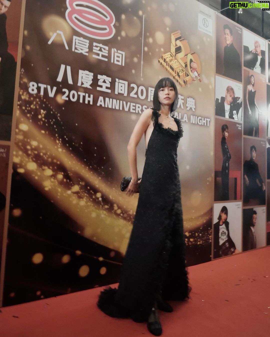Lynn Lim Instagram - First post in 2024 goes to celebration of @8tvmalaysia for its 20th birthday. May the next 20 years bring more success and joy! styling @bycolinofficial in @chanelofficial makeup @plikamakeup @sharman_yee hair @derren_sc @shawncutlergroup touchup @juuu.ko #八度空间