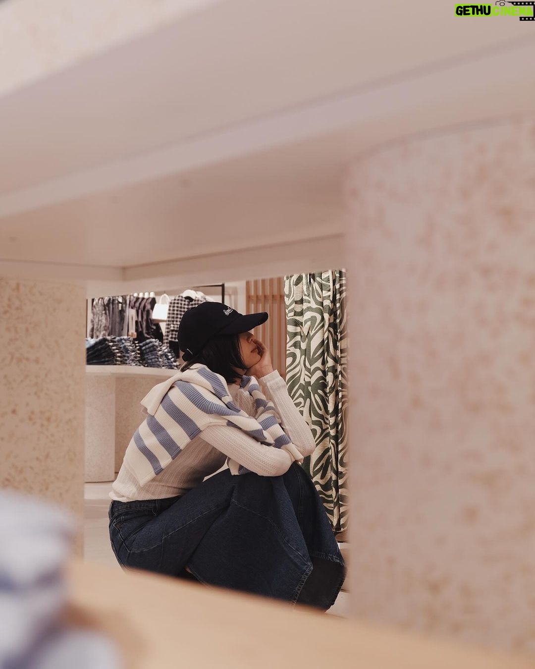 Lynn Lim Instagram - The new @mango store in Pavilion Bukit Jalil radiates a relaxed Mediterranean chic vibe, where the warmth of the sun seems to linger in every corner ✨☀️ @mangostores_malaysia @f3malaysia #MangoMY #MangoCommunity