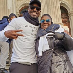 Lyriq Bent Instagram - We had great weather for #menshealth walk/run across #brooklynbridge. Thanks #ChiefJennings for leading the masses. My bro @penny2020 thanks for inviting me out. Even though you wore those orange tights. Shoutout to all the officers for your service. #nyc #brooklyn #365 #24/7 #bridgethegap #healthylifestyle #puma #scarfstyle #shades #brothers #family #community