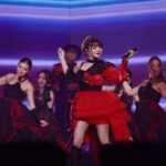 MARiA Instagram - あけましておめでとうおめでとうございますっ！ まさか！中国で新年を迎える時が来るなんて！ みんなでカウントダウンしてとてもハッピーな幕開けです✨ 31日は 東方TVと北京TV 二つの番組で歌わせていただきました！ みんな見てくれたかなっ。 心を込めて全力で精一杯歌いました。 みんなに届いていたら幸せです。 新年快乐❤️ 今年も全身全霊で愛を歌います。 たくさんお愛できますように😌✨ みなさま良いお正月を🎍過ごしてね🫶🏻 （一枚目はファンの方が作ってくれたやつ！すごいっ！綺麗！ありがとう！） #MARiA #GARNiDELiA #ガルニデ #小美 #美依礼芽