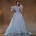 MARiA Instagram - あけましておめでとうおめでとうございますっ！ まさか！中国で新年を迎える時が来るなんて！ みんなでカウントダウンしてとてもハッピーな幕開けです✨ 31日は 東方TVと北京TV 二つの番組で歌わせていただきました！ みんな見てくれたかなっ。 心を込めて全力で精一杯歌いました。 みんなに届いていたら幸せです。 新年快乐❤️ 今年も全身全霊で愛を歌います。 たくさんお愛できますように😌✨ みなさま良いお正月を🎍過ごしてね🫶🏻 （一枚目はファンの方が作ってくれたやつ！すごいっ！綺麗！ありがとう！） #MARiA #GARNiDELiA #ガルニデ #小美 #美依礼芽