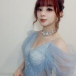 MARiA Instagram – 💎❄️💎❄️💎❄️

このドレスすっっっごく繊細で綺麗で
お姫様になったみたいな気持ちになれました👸

ドレスってやっぱり女の子の夢だよなぁぁぁ🥺🫶🏻✨

#MARiA #美依礼芽 #小美