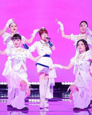 MARiA Instagram - 昨日の夜は
Douyin（抖音/ドウイン）の年跨ぎパーティー　#美好惊喜夜#
に出演させていただきました☺️🙌

大先輩の蔡国庆さんと、
可愛いA-SOULちゃんと
365个祝福を歌えてとってもハッピーでした✨🫶🏻

31日の夜は二つの番組で歌わせていただくので
お楽しみに✨✨✨

年末は私と一緒に楽しもうっ！

#GARNiDELiA #MARiA #小美 #美依礼芽 #douyin