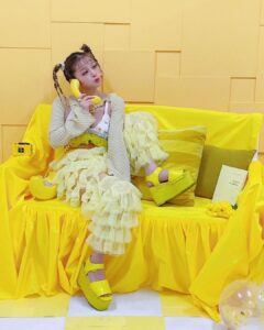 MARiA Instagram - 💛🐥💛🐣💛 #メイリア写真集第4弾特典ブロマイド #MARiA #ガルニデ #メイリア　#めいりあ　#小美 #美依礼芽　#黄メイリア