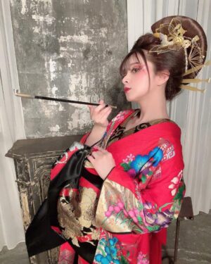 MARiA Instagram - MARiA 写真集第4弾『美姫　HIME』
本日発売日です❤️

早い方はもう届いたよって方もいるかな？？

ドキドキ💓

届いたら感想教えてね♡

みんなのお気に入りのMARiAは見つかるかなー？

リリイベも沢山決まったので
ぜひ愛にきてねっ

詳細はHPで✨
#MARiA #美依礼芽 #小美 #GARNiDELiA #花魁　#写真集