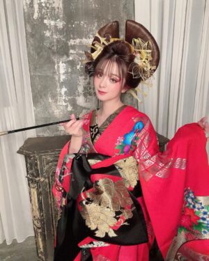 MARiA Instagram - MARiA 写真集第4弾『美姫　HIME』
本日発売日です❤️

早い方はもう届いたよって方もいるかな？？

ドキドキ💓

届いたら感想教えてね♡

みんなのお気に入りのMARiAは見つかるかなー？

リリイベも沢山決まったので
ぜひ愛にきてねっ

詳細はHPで✨
#MARiA #美依礼芽 #小美 #GARNiDELiA #花魁　#写真集