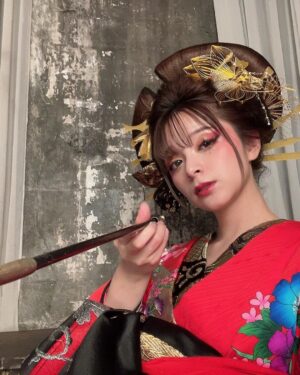 MARiA Instagram - MARiA 写真集第4弾『美姫　HIME』
本日発売日です❤️

早い方はもう届いたよって方もいるかな？？

ドキドキ💓

届いたら感想教えてね♡

みんなのお気に入りのMARiAは見つかるかなー？

リリイベも沢山決まったので
ぜひ愛にきてねっ

詳細はHPで✨
#MARiA #美依礼芽 #小美 #GARNiDELiA #花魁　#写真集