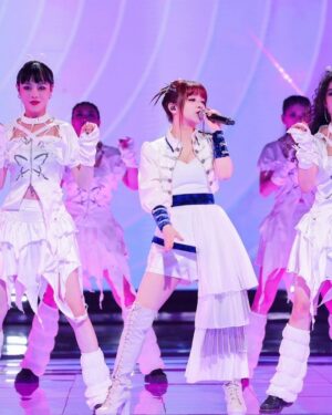 MARiA Instagram - 昨日の夜は
Douyin（抖音/ドウイン）の年跨ぎパーティー　#美好惊喜夜#
に出演させていただきました☺️🙌

大先輩の蔡国庆さんと、
可愛いA-SOULちゃんと
365个祝福を歌えてとってもハッピーでした✨🫶🏻

31日の夜は二つの番組で歌わせていただくので
お楽しみに✨✨✨

年末は私と一緒に楽しもうっ！

#GARNiDELiA #MARiA #小美 #美依礼芽 #douyin