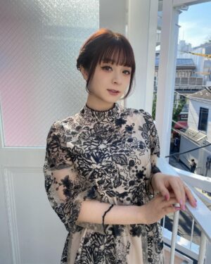 MARiA Instagram - 先日、大好きな後輩ちゃんたちの結婚パーティーにお祝いに行ってきまして😉🩷おめかしスタイルです。

@bettie_tokyo 
@yumiko__yamamoto さんにヘアアレンジ可愛くしてもらいましたーっ☺️

いやぁ、それにしても超ハッピーで超素敵なパーティーだったなぁ♡呼んでいただいてとっても嬉しかったです✨
私にとっても一生忘れられない特別な時間になりました、、、✨
本当に本当におめでとう㊗️

今年は私の仲良しさんたちがたくさん結ばれていって
幸せのお裾分けたくさんいただいてますっ。

大好きな人の『幸せ』は自分のこともとても幸せな気持ちにしてくれます✨

#MARiA #おめかし #party #weddingparty