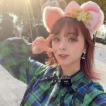 MARiA Instagram - 撮影で上海ディズニーっっっっ行った時の！！！ 楽しかったなん✨ 中国FCのファンミーティングの時に見てたやつです！ リーナ・ベルちゃんの耳つけたっ🩷 #MARiA #小美 #上海ディズニー