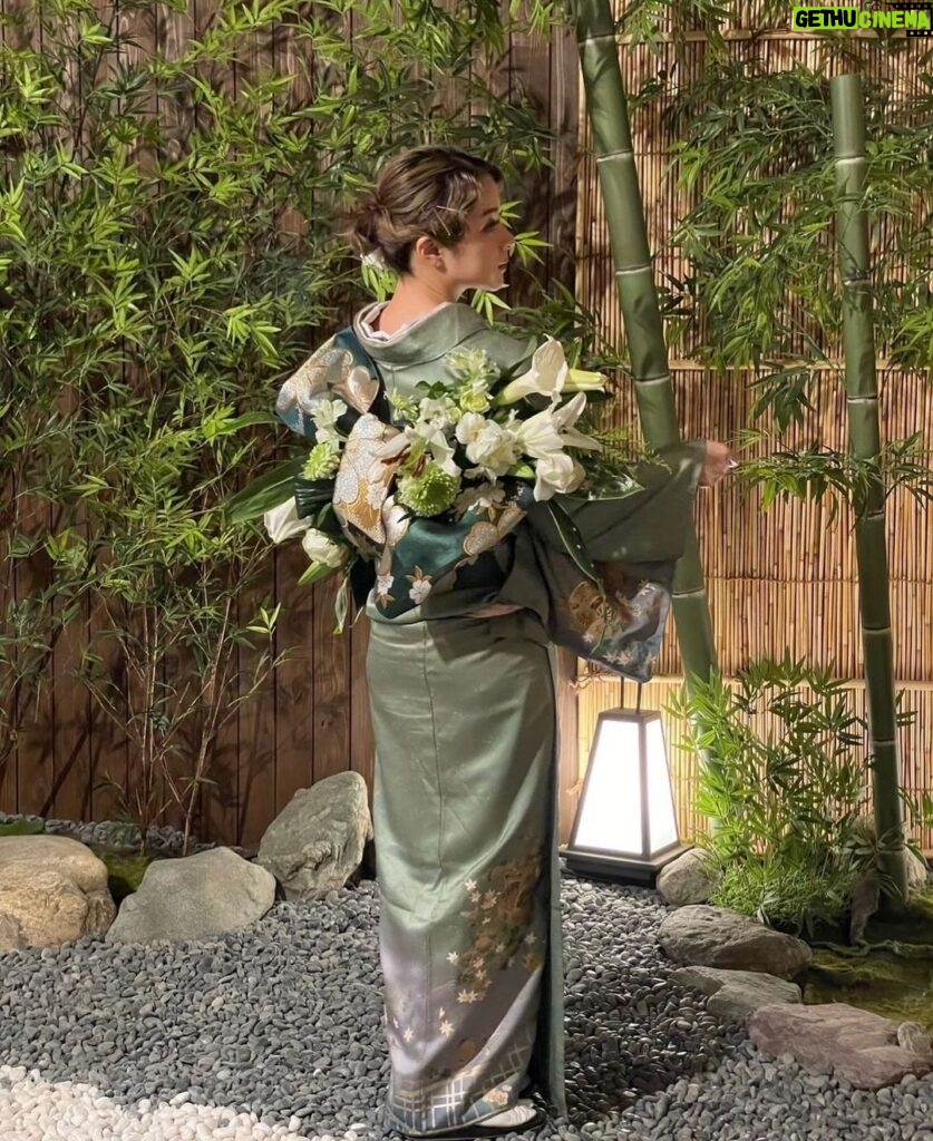 MARiA Instagram - KIMONO 後の帯が生け花のようになっていたのです💐 #MARiA #小美 #美依礼芽