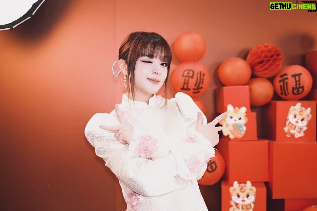 MARiA Instagram - 新年快乐✨✨✨🎊 🐉龙年大吉🐉 🧧🧧🧧恭喜发财🧧🧧🧧 春節ですねっ！中国では今日から新年おめでとう🎉 素敵な新年を過ごしてね❤✨ #春節　#新年快乐 #HAPPY #2024