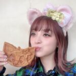 MARiA Instagram - 撮影で上海ディズニーっっっっ行った時の！！！ 楽しかったなん✨ 中国FCのファンミーティングの時に見てたやつです！ リーナ・ベルちゃんの耳つけたっ🩷 #MARiA #小美 #上海ディズニー