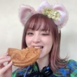 MARiA Instagram - 撮影で上海ディズニーっっっっ行った時の！！！ 楽しかったなん✨ 中国FCのファンミーティングの時に見てたやつです！ リーナ・ベルちゃんの耳つけたっ🩷 #MARiA #小美 #上海ディズニー