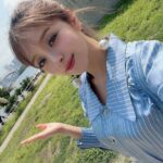 MARiA Instagram - 今回写真集の特典ブロマイド はカラフルなメイリアが封入されてます。 これは水色🩵メイリア。 キミは何色メイリアをゲットできるかなー😋🫶🏻 #GARNiDELiA #MARiA #小美 #美依礼芽