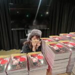 MARiA Instagram - たっっっくさんサイン書かせていただきました🫶🏻✨ みんなぜひGETしてね🩷 #GARNiDELiA #MARiA #メイリア　#美依礼芽 #写真集