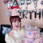 MARiA Instagram - 今日は生放送で ちょっぴり早めのお誕生日お祝いもしてもらいましたっ。 ファンのみんなからのサプライズ動画があまりにも素晴らしくて、、、本当に泣けた。。。 きっとすごい時間をかけて準備してくれたんだね。 本当に本当にありがとう。。。 そしてこんな素敵な放送の時間を作ってくださったYOUKUのスタッフの皆様にも感謝です。。。 皆さんの愛に感謝します😭✨❤️ 谢谢你们的爱😭 #GARNiDELiA #MARiA #美依礼芽 #小美