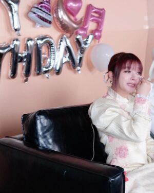 MARiA Instagram - 今日は生放送で
ちょっぴり早めのお誕生日お祝いもしてもらいましたっ。

ファンのみんなからのサプライズ動画があまりにも素晴らしくて、、、本当に泣けた。。。

きっとすごい時間をかけて準備してくれたんだね。

本当に本当にありがとう。。。

そしてこんな素敵な放送の時間を作ってくださったYOUKUのスタッフの皆様にも感謝です。。。

皆さんの愛に感謝します😭✨❤️

谢谢你们的爱😭

#GARNiDELiA #MARiA #美依礼芽 #小美