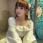 MARiA Instagram - Newアルバム　GARNiDELiA -TEN- に収録曲　スズラン　のMVの時の衣装ですっ♡ ゲームの世界に入り込んだ中世の世界観！ 撮影しながらドキドキでしたっ✨ どやっ。 #GARNiDELiA #MARiA #小美　#美依礼芽 #GARNiDELiA_TEN #スズラン