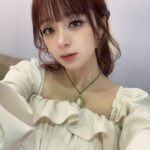 MARiA Instagram - Newアルバム　GARNiDELiA -TEN- に収録曲　スズラン　のMVの時の衣装ですっ♡ ゲームの世界に入り込んだ中世の世界観！ 撮影しながらドキドキでしたっ✨ どやっ。 #GARNiDELiA #MARiA #小美　#美依礼芽 #GARNiDELiA_TEN #スズラン