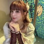 MARiA Instagram - Newアルバム　GARNiDELiA -TEN- に収録曲　スズラン　のMVの時の衣装ですっ♡ ゲームの世界に入り込んだ中世の世界観！ 撮影しながらドキドキでしたっ✨ どやっ。 #GARNiDELiA #MARiA #小美　#美依礼芽 #GARNiDELiA_TEN #スズラン