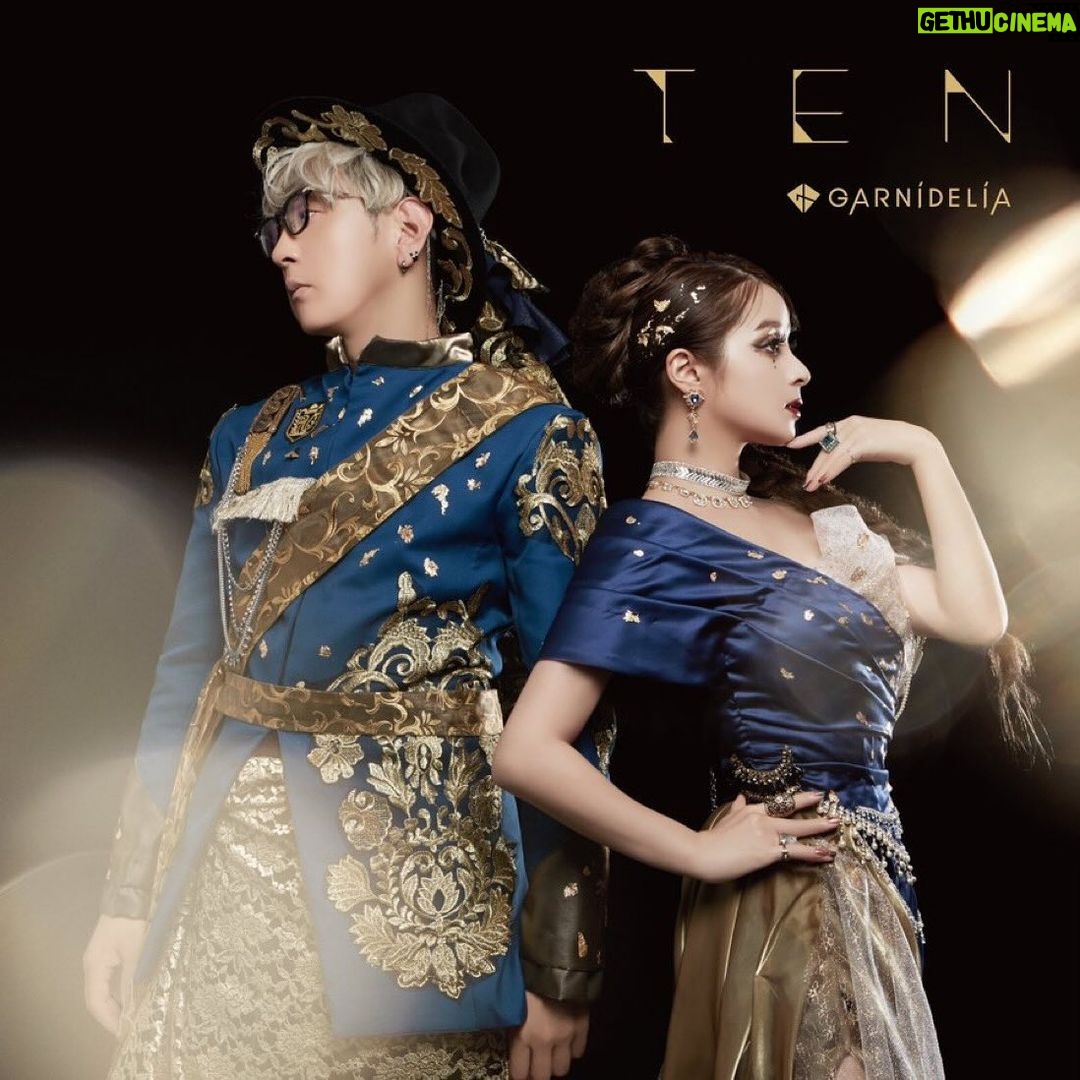 MARiA Instagram - 2024.1.17 本日、GARNiDELiA 約2年ぶりのフルアルバム 『-TEN-』リリース!!! 誰かの言う通りには生きられなかった でも私だけが歩める道を見つけた その道にはキミがいた キミに出会えた キミの愛は私の翼に これからはもう何も怖くない 雷を轟かせ 嵐を巻き起こして 恐るるには足らぬ 立ち止まらずに往け 登れ衝天 掴め天辺 天にあらば比翼の鳥よ 地に在らば連理の枝 どんな険しい道も 必ず超えていこう キミと私で 一蓮托生 私からの愛がちゃんと キミに、届きますように。 #GARNiDELiA #MARiA #小美 #美依礼芽