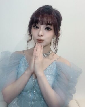 MARiA Instagram - 💎❄️💎❄️💎❄️

このドレスすっっっごく繊細で綺麗で
お姫様になったみたいな気持ちになれました👸

ドレスってやっぱり女の子の夢だよなぁぁぁ🥺🫶🏻✨

#MARiA #美依礼芽 #小美
