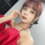 MARiA Instagram - 🌹🌹🌹🌹🌹🌹🌹🌹 2023年末の番組出演の時の衣装載せられて無かったので 載せていくっ✨ 中国の番組では普段あんまり着ないスタイルの衣装も多いので 新鮮だよね☺️ #GARNiDELiA #MARiA #美依礼芽 #ガルニデ　#衣装