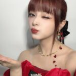 MARiA Instagram - 🌹🌹🌹🌹🌹🌹🌹🌹 2023年末の番組出演の時の衣装載せられて無かったので 載せていくっ✨ 中国の番組では普段あんまり着ないスタイルの衣装も多いので 新鮮だよね☺️ #GARNiDELiA #MARiA #美依礼芽 #ガルニデ　#衣装