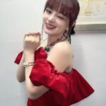 MARiA Instagram - 🌹🌹🌹🌹🌹🌹🌹🌹 2023年末の番組出演の時の衣装載せられて無かったので 載せていくっ✨ 中国の番組では普段あんまり着ないスタイルの衣装も多いので 新鮮だよね☺️ #GARNiDELiA #MARiA #美依礼芽 #ガルニデ　#衣装