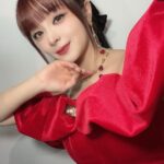 MARiA Instagram - 🌹🌹🌹🌹🌹🌹🌹🌹 2023年末の番組出演の時の衣装載せられて無かったので 載せていくっ✨ 中国の番組では普段あんまり着ないスタイルの衣装も多いので 新鮮だよね☺️ #GARNiDELiA #MARiA #美依礼芽 #ガルニデ　#衣装
