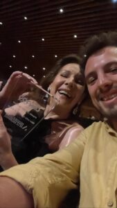 Mónica Gonzaga Instagram - Mejor Actriz de reparto drama en los Premios Condor de Plata. 🏆 Por mi interpretación de Gladys en #Barrabrava @primevideolat Que además ganó como Mejor Serie Drama y @matiasmayer ganó como Mejor Actor dramático. 👏🏻 La felicidad no me entra en el cuerpo! 🙌🏻 Gracias Claudia Arce @claudiaarceok por vestirme en esta noche tan especial! Gracias Jesús Braceras @jesusbraceras , Gaby Nicoli @gabrielnicoli , Laura Andino @lauraandino_ y Flor Limonoff @florlimonoff por confiar en mi! A todo el equipo y mis compañeros por un trabajo increíble. 🤍 Gracias a todos por apoyar producciones Argentinas! #monicagonzaga #gonzagamonica #actoresargentinos #actricesargentinas #cineargentino #cine #barrabrava #primevideolat #olmedoyporcel #olmedo #porcel