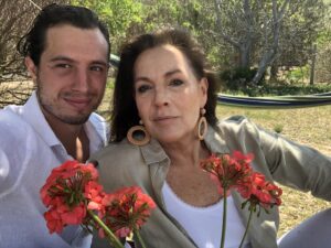 Mónica Gonzaga Instagram - Feliz día a todas las madres!!!! El trabajo nunca termina aunque seamos viejitas decía Ana María Campoy ❤️❤️❤️❤️❤️❤️❤️❤️❤️❤️❤️❤️❤️❤️❤️❤️❤️❤️❤️❤️