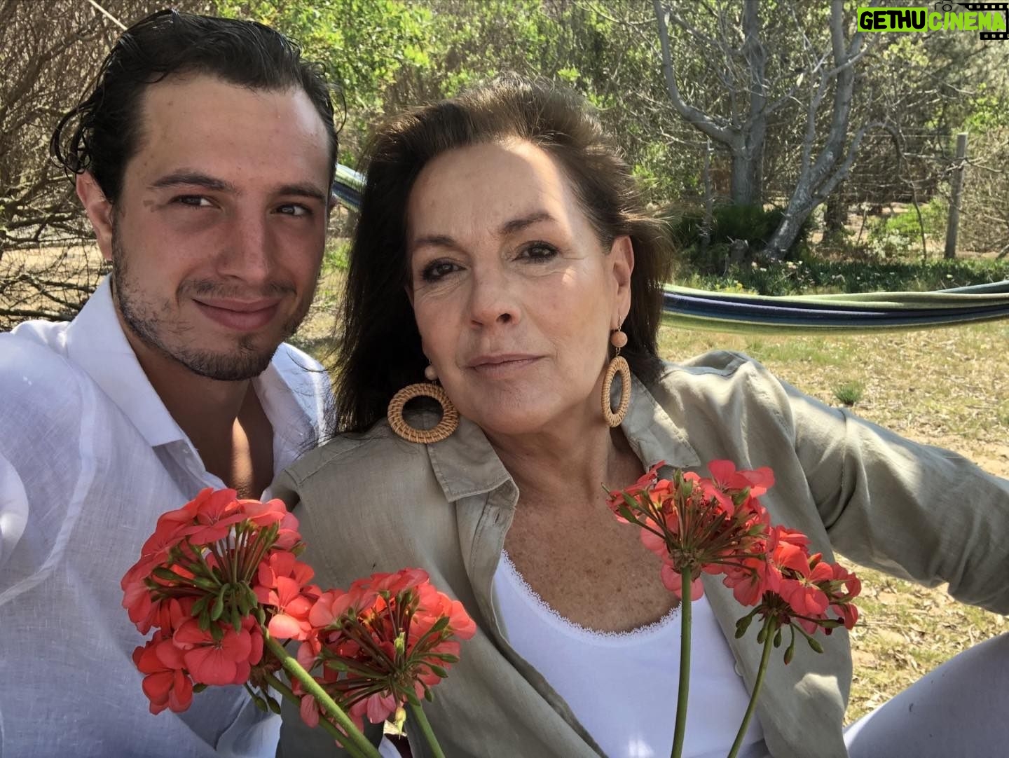 Mónica Gonzaga - 1.5K Likes - Feliz día a todas las madres!!!! El trabajo nunca termina aunque seamos viejitas decía Ana María Campoy ❤️❤️❤️❤️❤️❤️❤️❤️❤️❤️❤️❤️❤️❤️❤️❤️❤️❤️❤️❤️