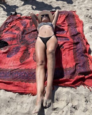 Mónica Gonzaga Instagram - Palermo domingo la playa veredas coco y zanahoria
