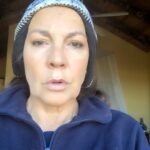 Mónica Gonzaga Instagram - Trabajando en una serie, como una mujer real. 🎬