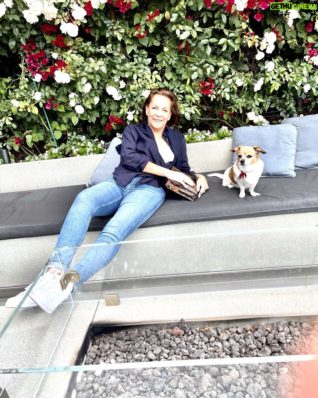 Mónica Gonzaga Instagram - Con la otra Lola en AKA nuestro sitio de relax