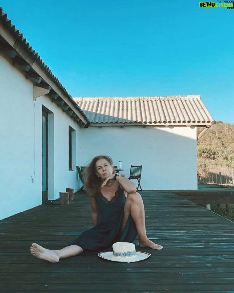 Mónica Gonzaga Instagram - Se van terminando las vacaciones, ¿cómo los trata esta temperatura? 🌞🌿 #monicagonzaga #gonzagamonica #actricesargentinas #actoresargrentinos #olmedoyporcel #porcel #olmedo