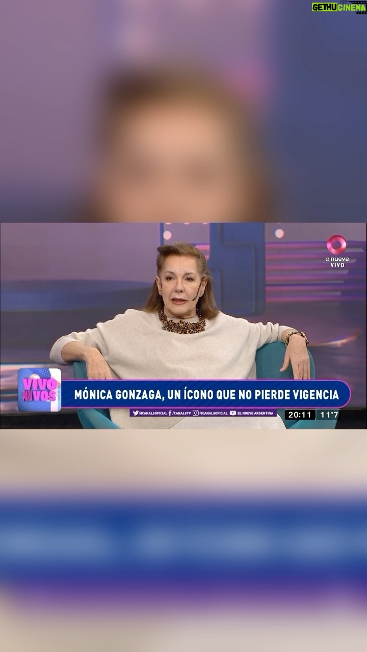 Mónica Gonzaga Instagram - Les dejo parte de mi paso por @vivoparavos_ok con @carolinapapaleo y @julian_weich. 🙌🏻 Fue una experiencia hermosa, donde hablamos desde mi inicios y muchísimo más. Gracias por la hermosa invitación! Les dejo el link del programa completo para que lo puedan ver: https://youtu.be/71UTIQ-c2W0?si=Mf0To2vzNAYm04ZW y me cuenten qué les pareció. 🤩 #monicagonzaga #gonzagamonica #actoresargentinos #actrizargentina #olmedo #porcel #olmedoyporcel #vivoparavos #canal9