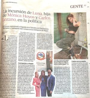 Mónica Hoyos Instagram - Hola mi gente… 
Me detengo un momento para que compartamos una reflexión… 
En este momento, de este nuestro mundo, donde todos son influencers a veces de ya no se sabe que… o artistas… y dicen serlo sin haber hecho nada para merecerlo… o eso opino yo… En el mundo ya hay más gente que quiere ser artista que cualquier otra profesión… en fin…
Para mi, es un orgullo que @lunalozanoo tenga criterio propio, le de luz a tantos años de estudio donde el equipo de mamá e hija sacaron todo adelante… 
Pero sobre todo ella, que pudiendo haber elegido lo fácil, eligió lo difícil, lo de pensar para mejorar este mundo en el que vivimos, al que le exigimos tanto, pero tan poco le otorgamos… 
Ella que siendo hija de artistas y teniéndolo más fácil que nadie, decidió pensar con voz propia… 
Brava @lunalozanoo 💪

Periódico @abc_diario 
Texto : @aaronmespi 
#lunalozano