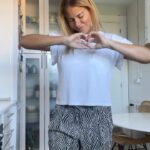 Mónica Hoyos Instagram – Quien echaba de menos mi cocina ??? 😂😂😂😂
Con buena vibra
Ponte Pivon para ti y que no decaiga 😍